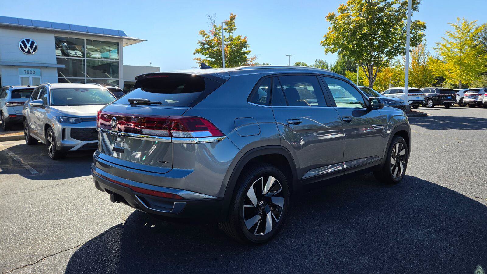 Certified 2024 Volkswagen Atlas Cross Sport SE AWD/4WD image 5