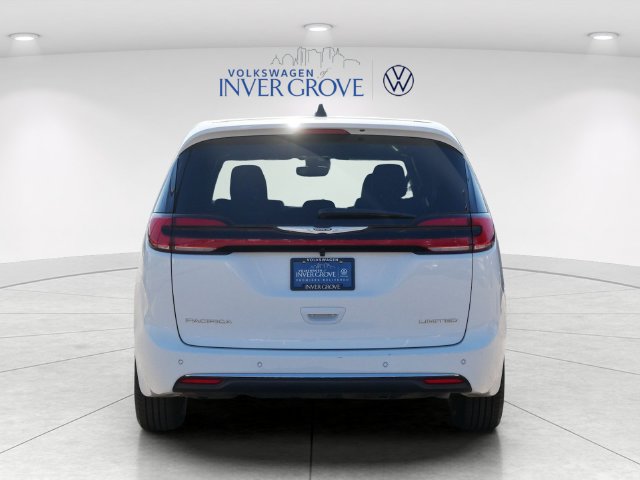 Used 2026 Chrysler Pacifica Limited FWD image 6