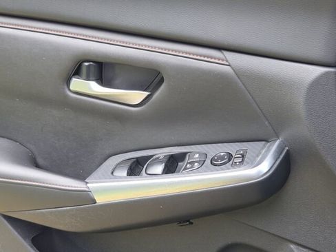 Used 2024 Nissan Sentra SR w/ SR Premium Package FWD image 28