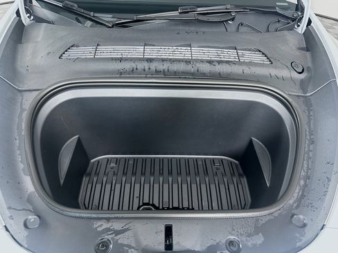 Used 2024 Tesla Model Y Long Range image 34