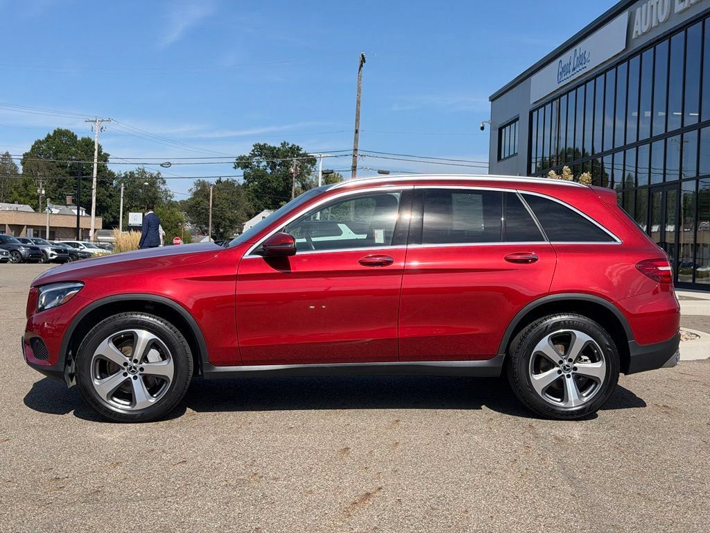 Used 2018 Mercedes-Benz GLC 300 4MATIC image 2