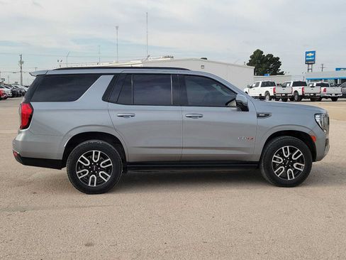 Used 2023 GMC Yukon AT4 w/ AT4 Premium Package AWD/4WD image 9