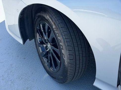 Certified 2022 Toyota Prius AWD image 26