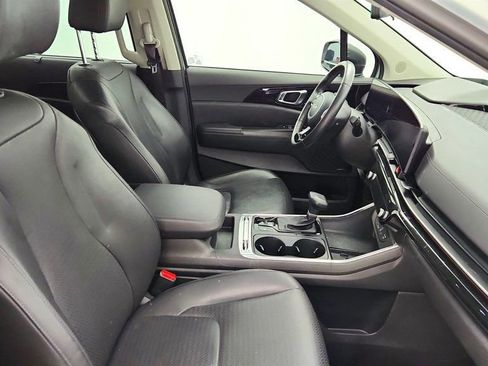 Used 2025 Kia Carnival SX Prestige image 21