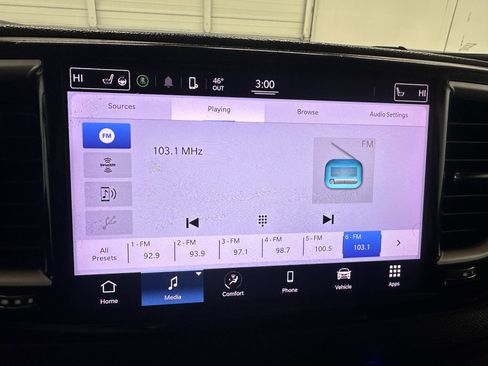 Used 2022 Chrysler Pacifica Touring-L image 54