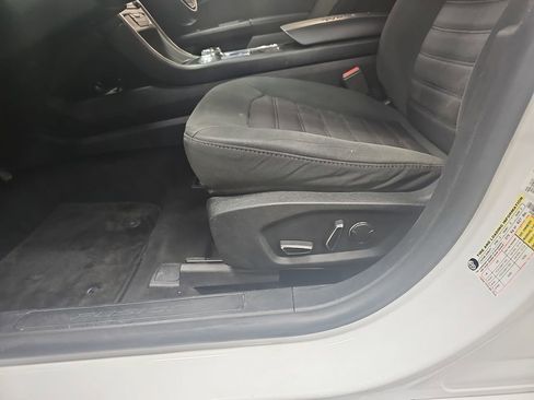 Used 2020 Ford Fusion SE FWD image 28