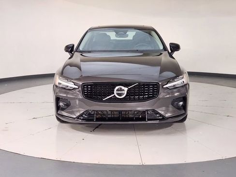 Used 2024 Volvo S60 B5 Core image 9