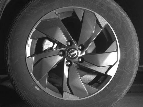 Used 2025 Nissan Rogue SV image 12