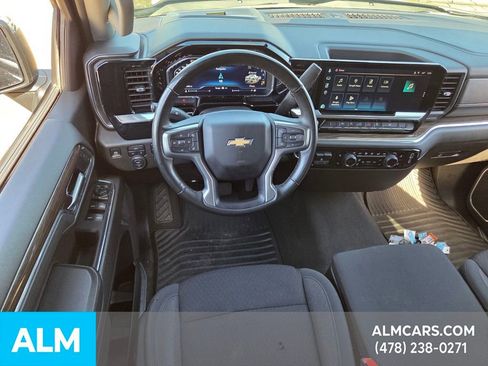 Used 2025 Chevrolet Silverado 1500 LT image 4