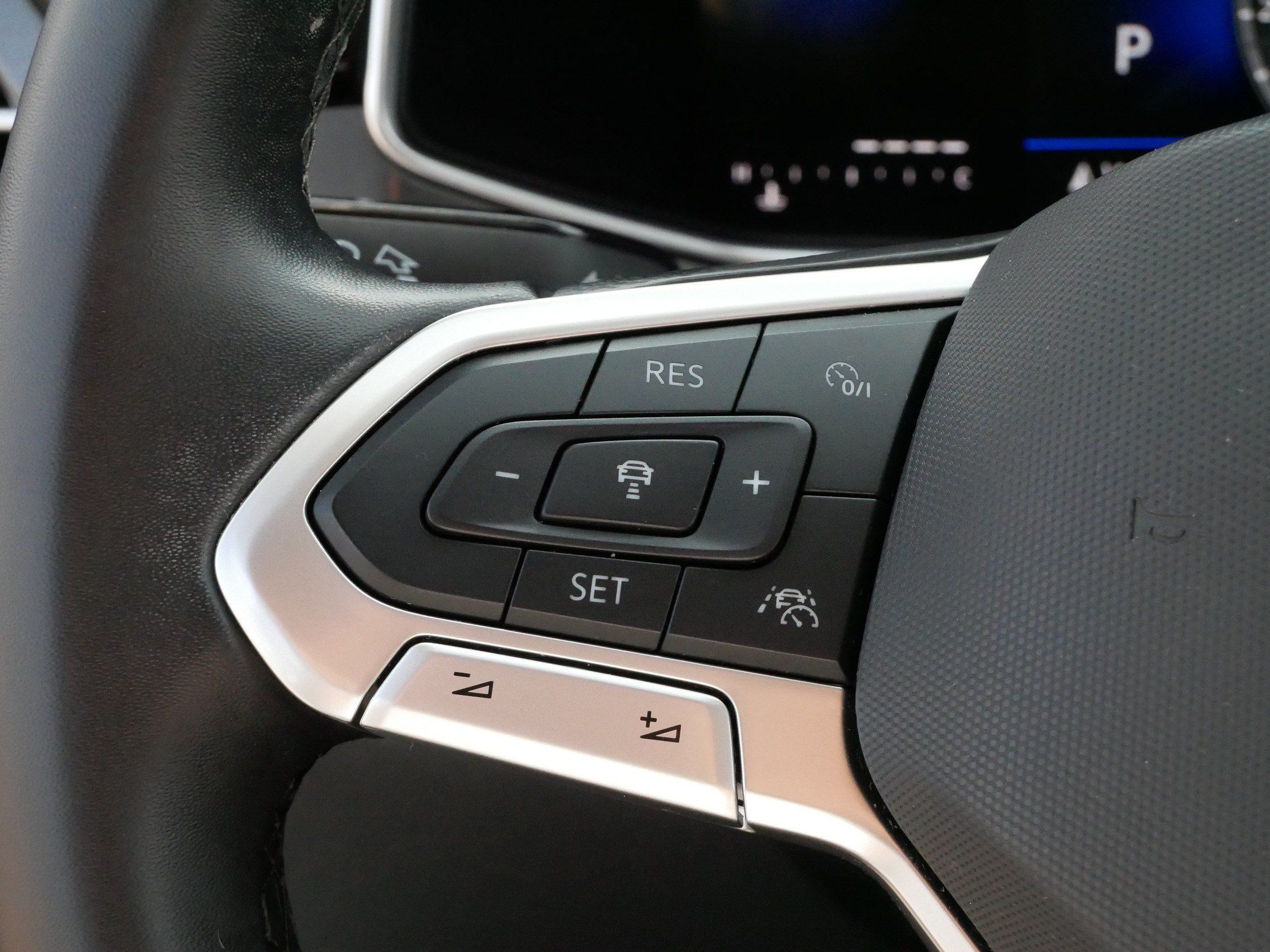 Certified 2025 Volkswagen Taos SE AWD/4WD image 26