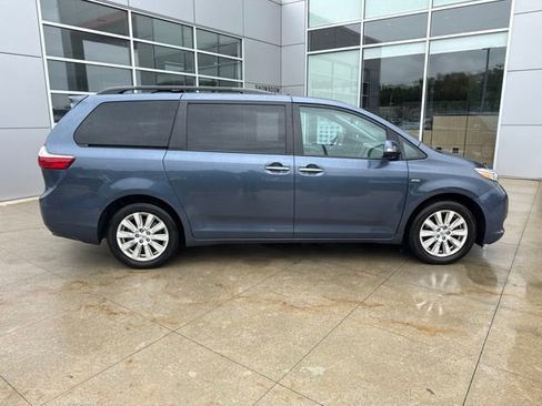Used 2017 Toyota Sienna Limited AWD/4WD image 8
