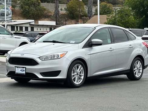 Certified 2018 Ford Focus SE FWD image 7