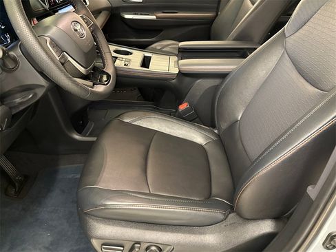Used 2023 Toyota Sienna XSE image 23