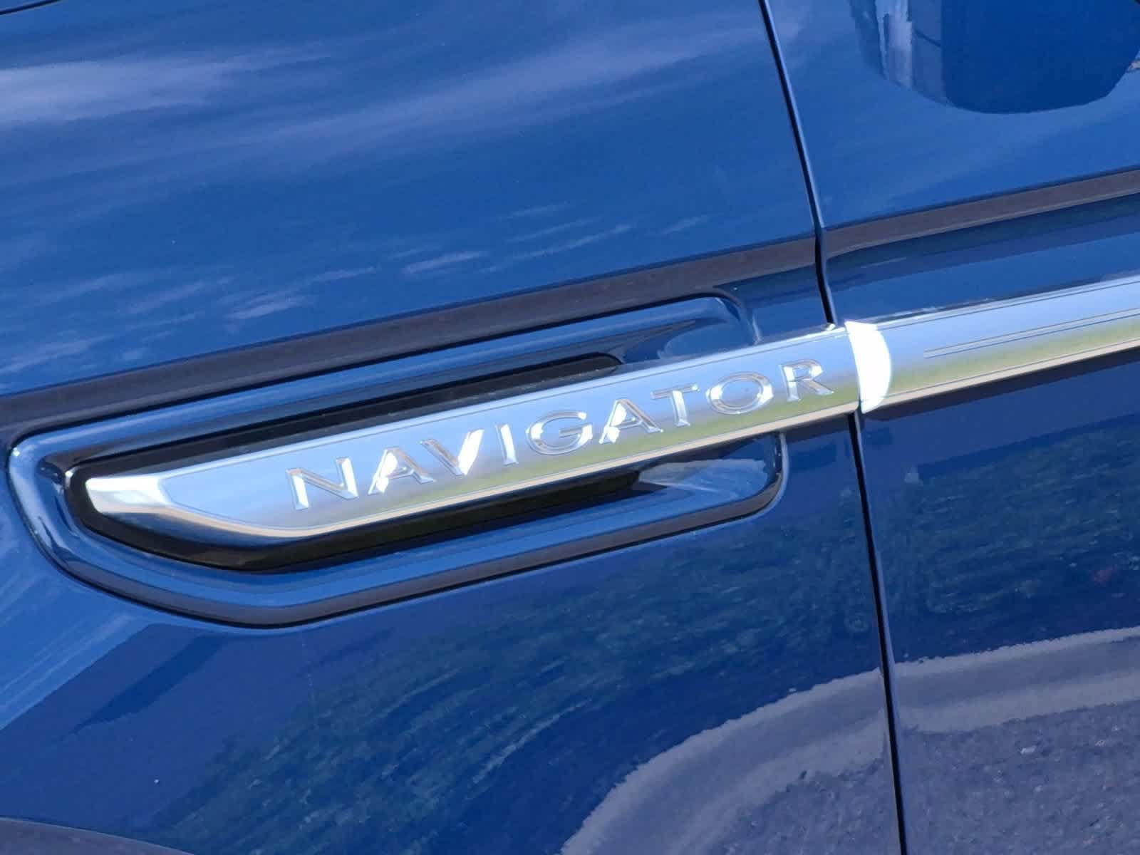 Used 2018 Lincoln Navigator Reserve w/ Technology Package AWD/4WD image 13