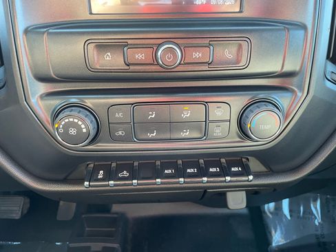 Used 2019 Chevrolet Silverado 2500 W/T AWD/4WD image 4