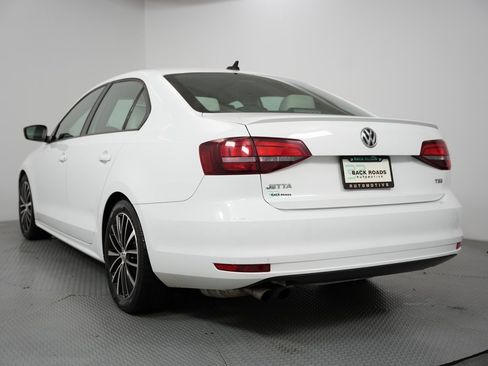Used 2016 Volkswagen Jetta Sport image 7
