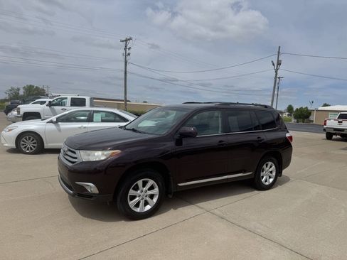 Used 2012 Toyota Highlander FWD w/ Tech Pkg image 4