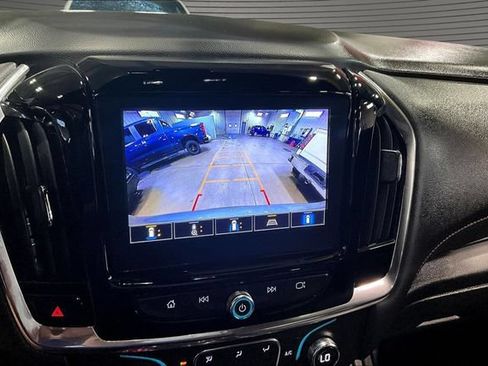 Used 2023 Chevrolet Traverse RS FWD image 14