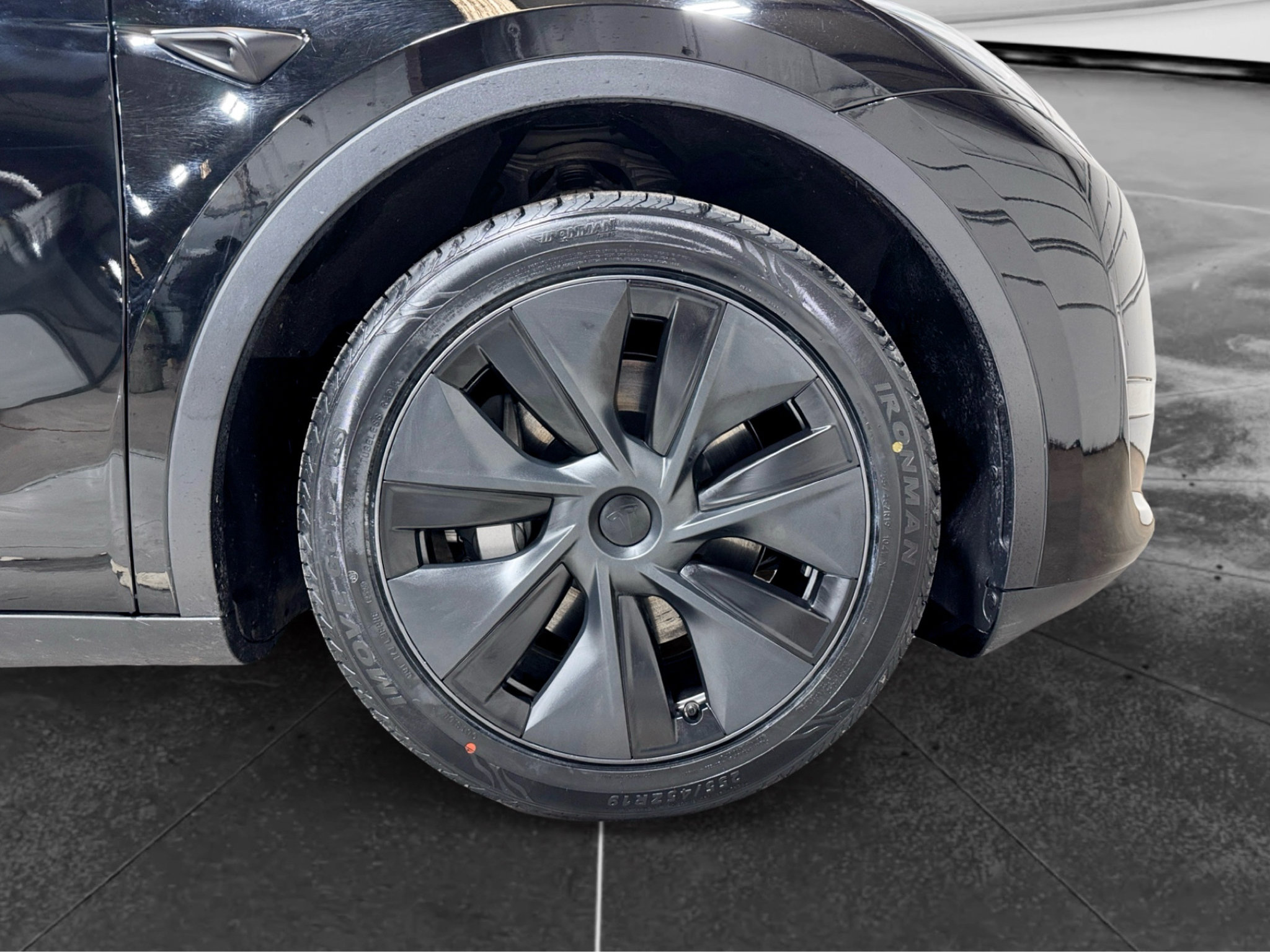 Used 2025 Tesla Model Y Long Range AWD/4WD image 33
