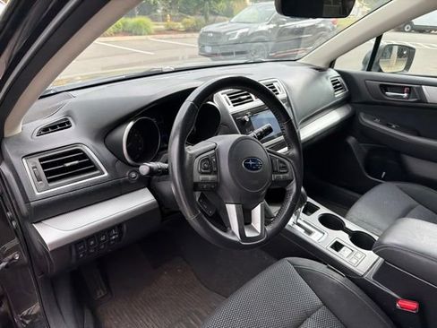Used 2017 Subaru Outback 2.5i Premium AWD/4WD image 6