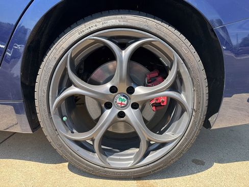 Used 2018 Alfa Romeo Giulia Ti Sport w/ Quick Order Package 22S Sport AWD/4WD image 24