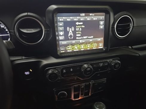 Used 2023 Jeep Wrangler Unlimited Sahara w/ Cold Weather Group AWD/4WD image 24