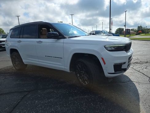 Used 2024 Jeep Grand Cherokee L Summit AWD/4WD image 10