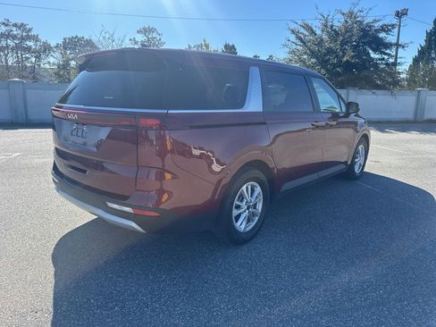 Used 2024 Kia Carnival LX image 6