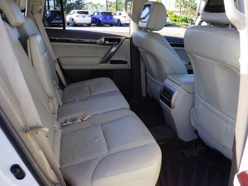 Used 2015 Lexus GX 460 image 30