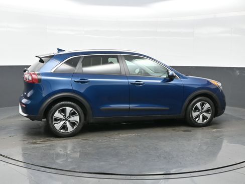 Used 2017 Kia Niro LX image 6