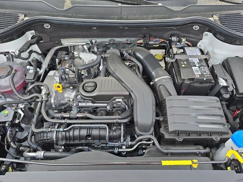 New 2026 Volkswagen Taos SE FWD image 29