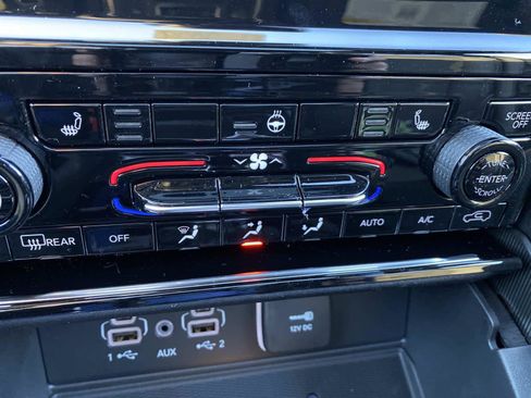 New 2025 Jeep Grand Cherokee Laredo image 12