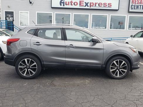 Used 2017 Nissan Rogue Sport SL AWD/4WD image 2