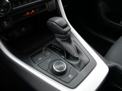 Certified 2025 Toyota RAV4 LE image 25