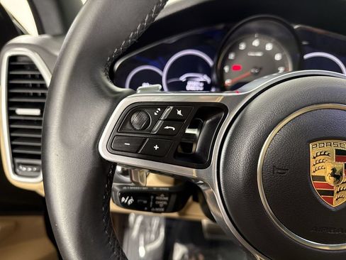 Certified 2023 Porsche Cayenne S Platinum w/ Premium Package Plus AWD/4WD image 38