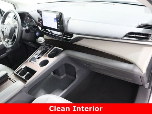 Certified 2021 Toyota Sienna XLE image 39