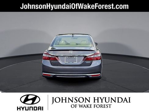 Used 2017 Honda Accord Touring image 3