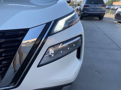 Used 2021 Nissan Rogue SL w/ Premium Package image 8