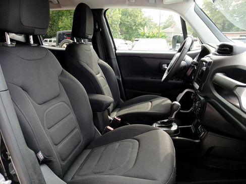 Used 2018 Jeep Renegade Latitude w/ UConnect 8.4 Nav Group image 17