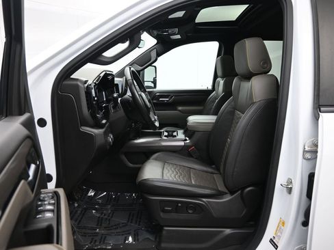 Used 2024 Chevrolet Silverado 2500 ZR2 w/ Technology Package image 27