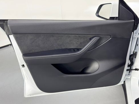 Used 2022 Tesla Model Y Performance image 46