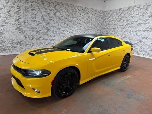 Used 2017 Dodge Charger R/T RWD image 3