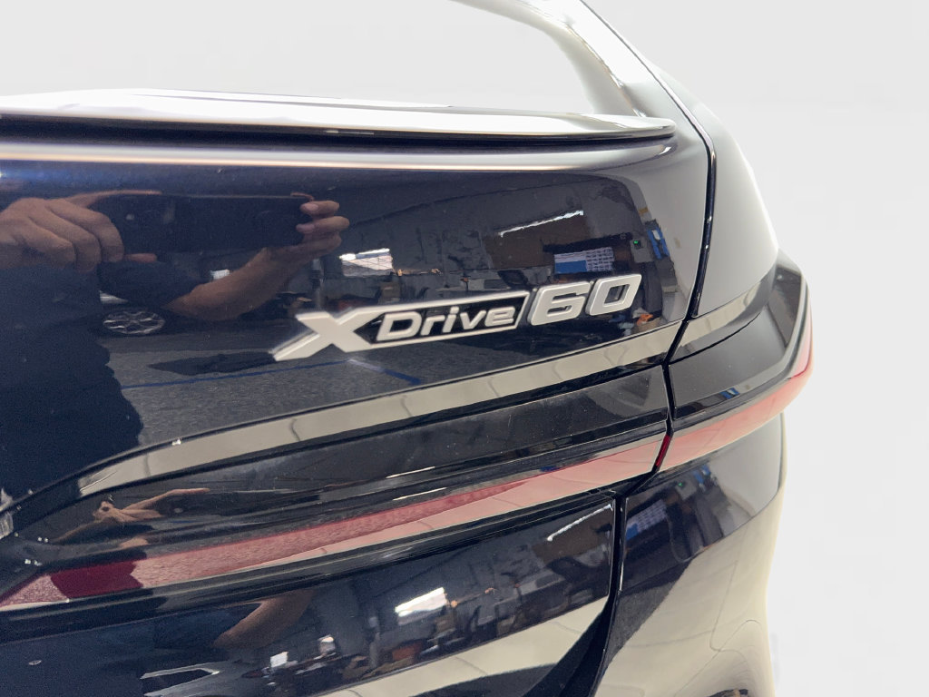 Used 2024 BMW i7 xDrive60 w/ Executive Package AWD/4WD image 27