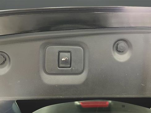 Used 2020 Nissan Pathfinder Platinum image 16