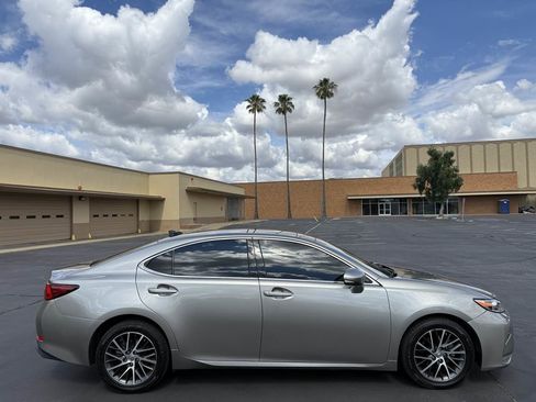 Used 2017 Lexus ES 350 w/ Navigation System Package FWD image 8