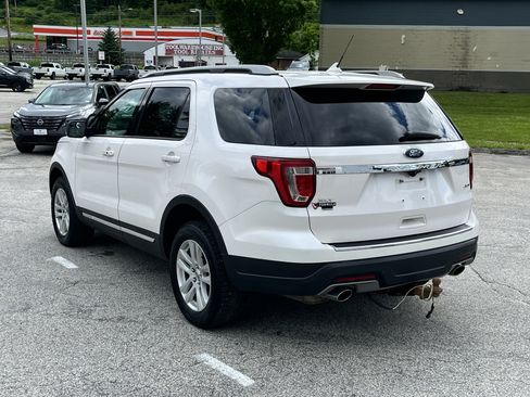 Used 2018 Ford Explorer XLT w/ Equipment Group 201A AWD/4WD image 5