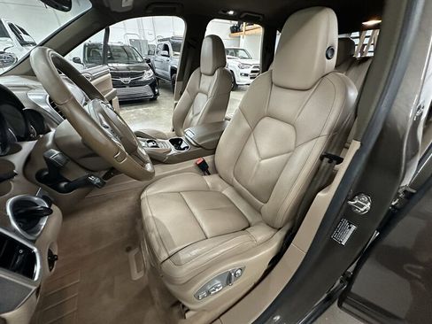 Used 2013 Porsche Cayenne Diesel AWD/4WD image 31