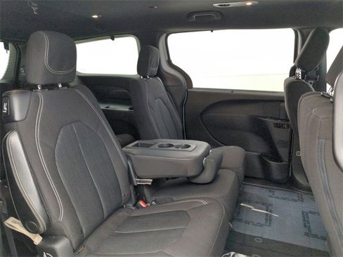 Used 2021 Chrysler Pacifica Touring w/ S Appearance Package image 39