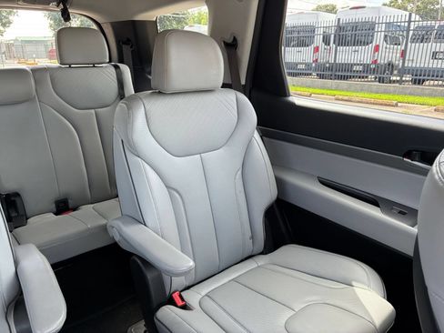 Used 2025 Hyundai Palisade SEL FWD image 35