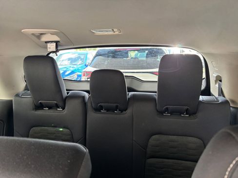 Used 2025 Nissan Pathfinder SV FWD image 30